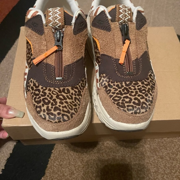 Women UGG sneakers size 7 1/2 - Picture 3 of 5